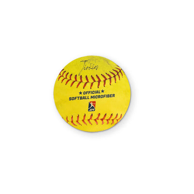 🥎 A SOFTBALL YOU CAN CLEAN YOUR GLASSES WITH