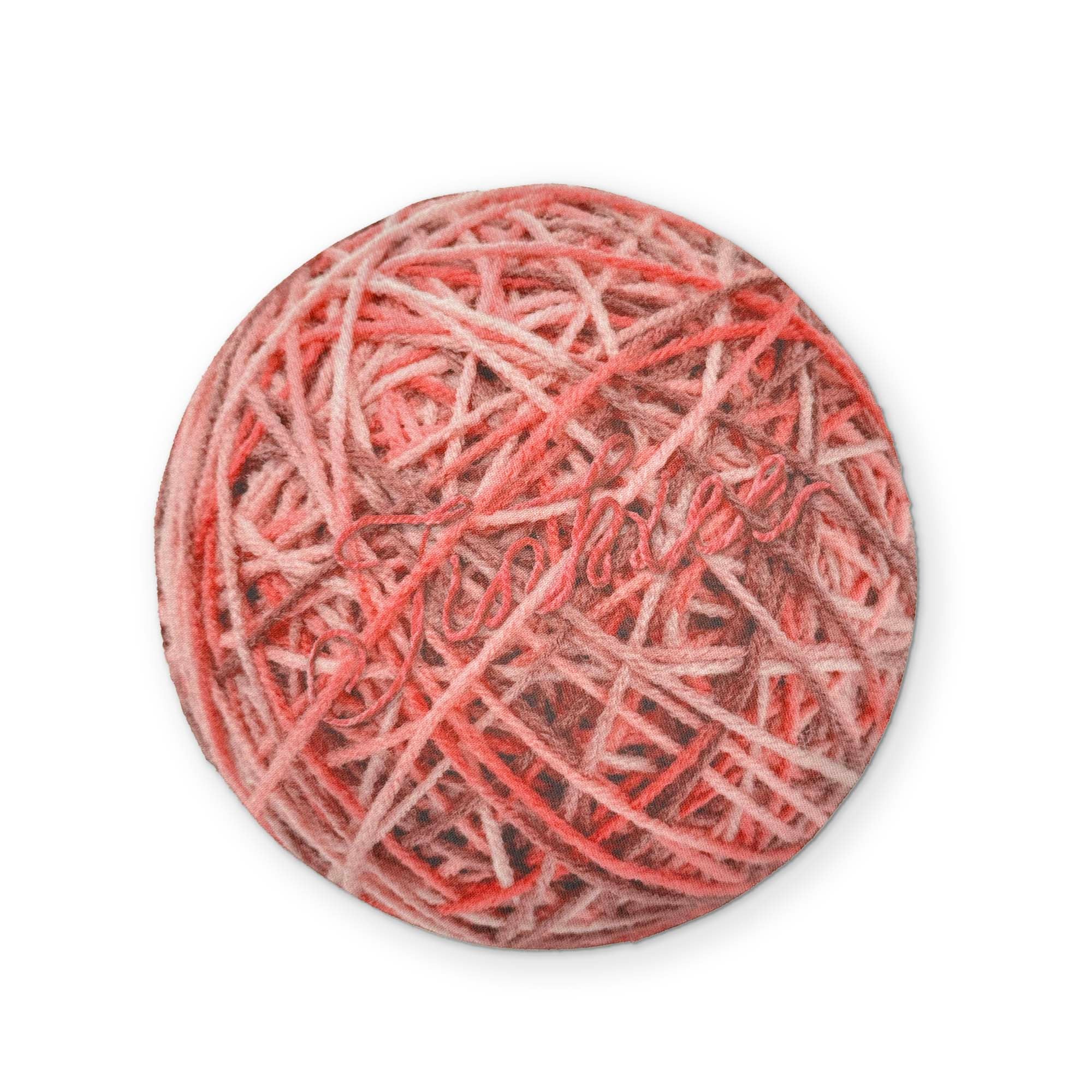 🧶 A BALL OF YARN YOU CAN CLEAN YOUR GLASSES WITH