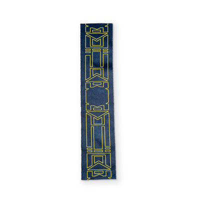 BOOKMARK D - A BOOKMARK YOU CAN CLEAN YOUR GLASSES WITH