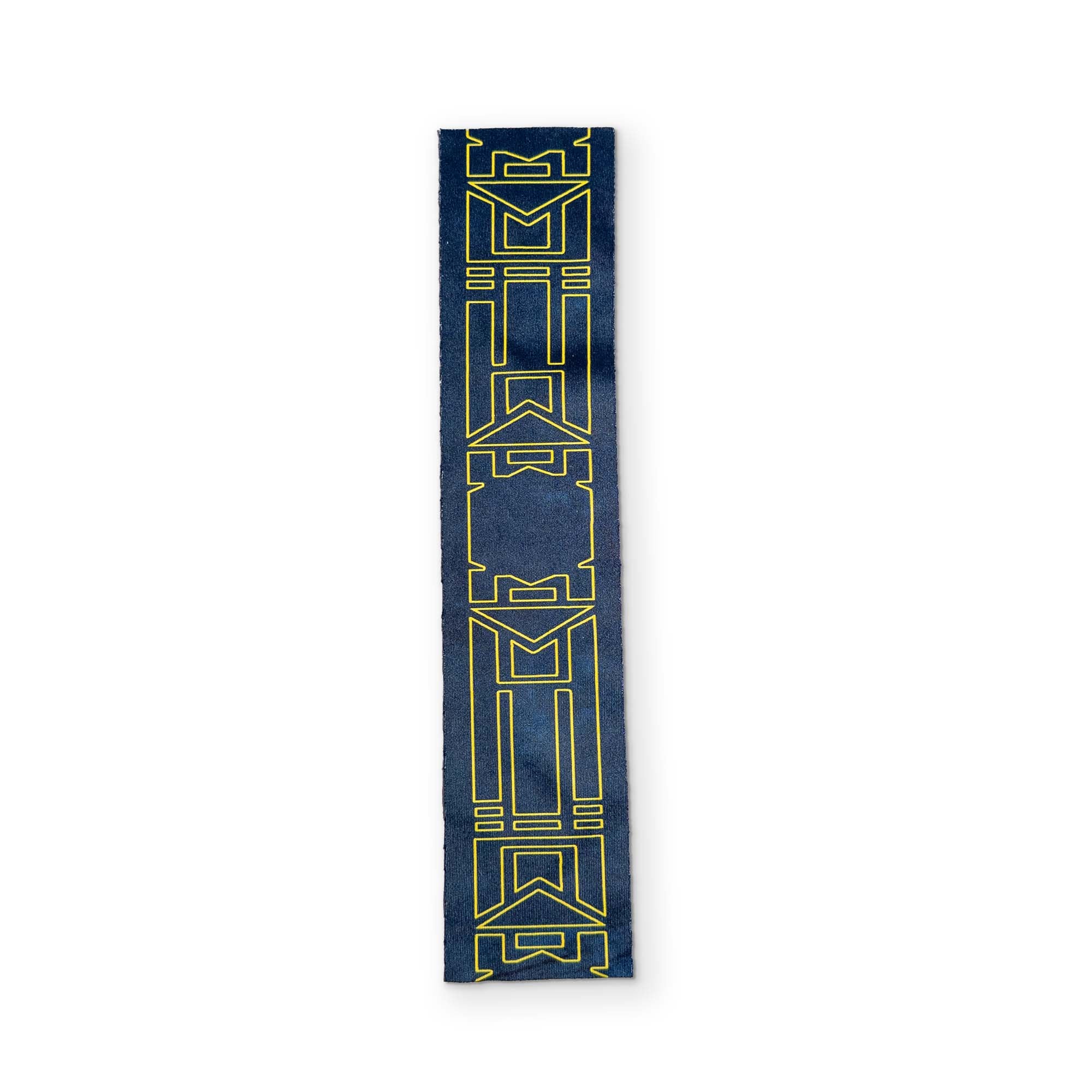 BOOKMARK D - A BOOKMARK YOU CAN CLEAN YOUR GLASSES WITH