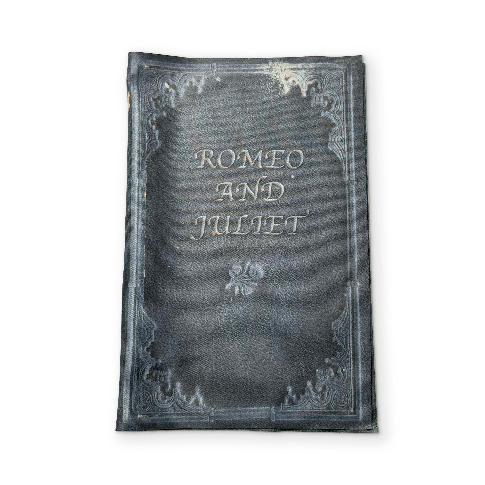 ROMEO & JULIET - A BOOK YOU CAN CLEAN YOUR GLASSES WITH