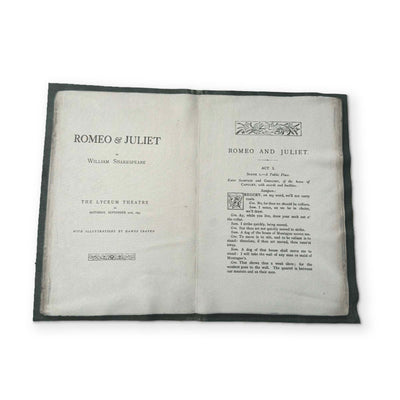 ROMEO & JULIET - A BOOK YOU CAN CLEAN YOUR GLASSES WITH