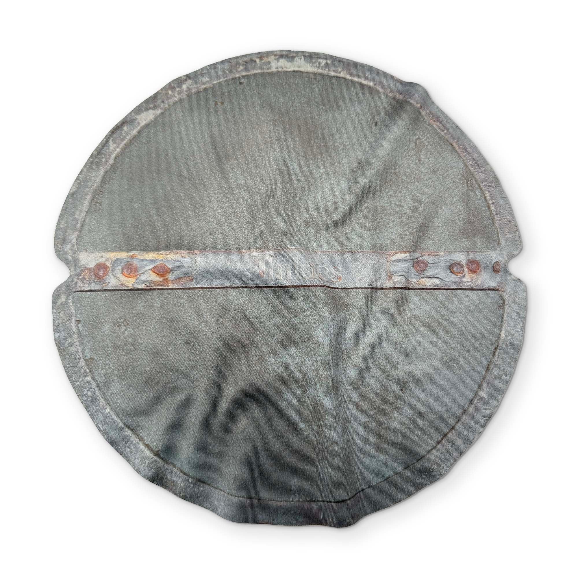 A SEWER LID YOU CAN CLEAN YOUR GLASSES WITH