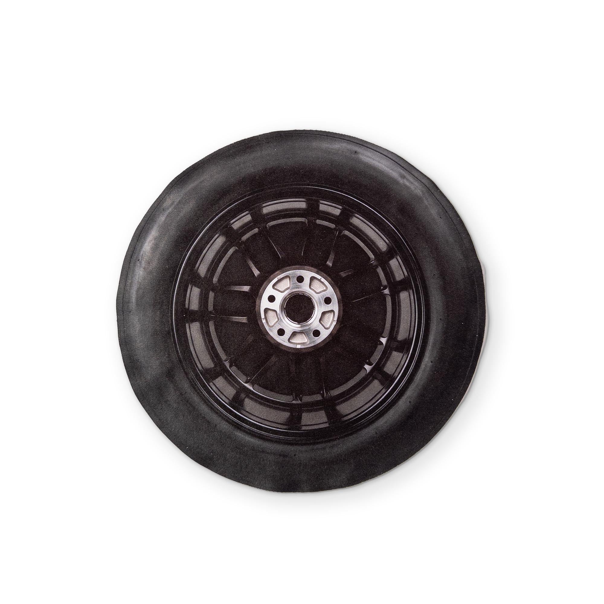 A TIRE YOU CAN CLEAN YOUR GLASSES WITH