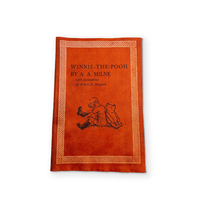 WINNIE THE POOH - A BOOK YOU CAN CLEAN YOUR GLASSES WITH